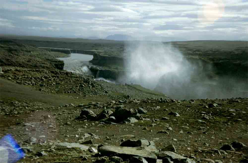 Islandia 157 - catarata de Dettifoss - 1997.jpg